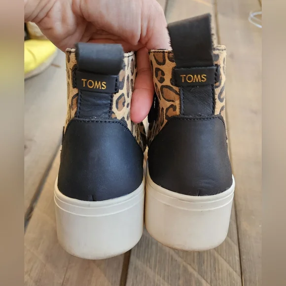 Toms Black Leopard Print Slip-On Sneakers Booties Sz 7.5 - Picture 3 of 9